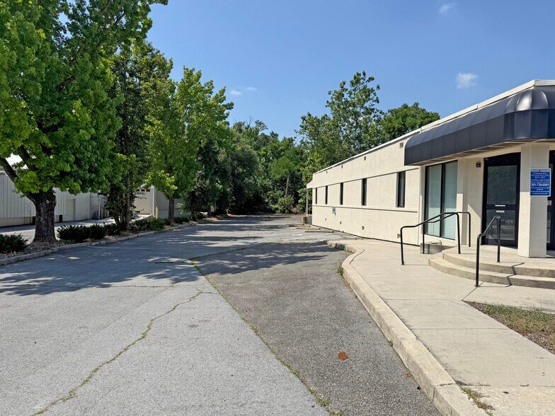 More Photos Of 535 Northern Ave, Hagerstown Showroom For Lease