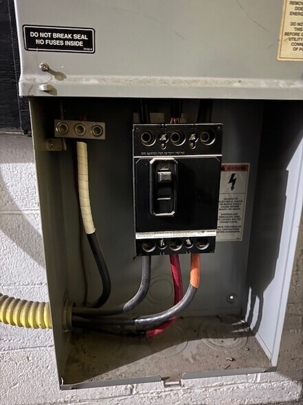 More Photos Of 1275 30th St, Oakland Warehouse For Sale