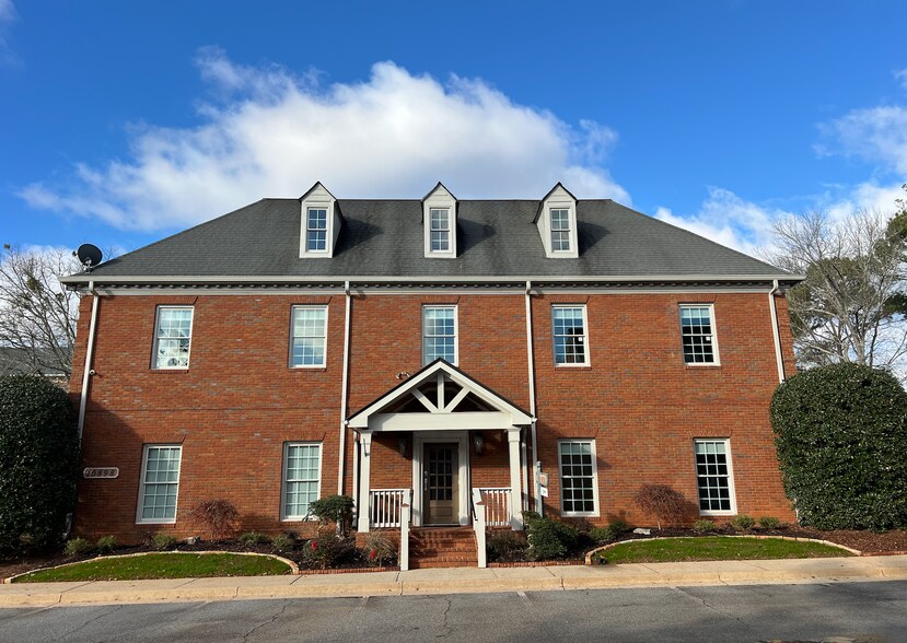 More Photos Of 10898 Crabapple Rd, Roswell Office For Lease