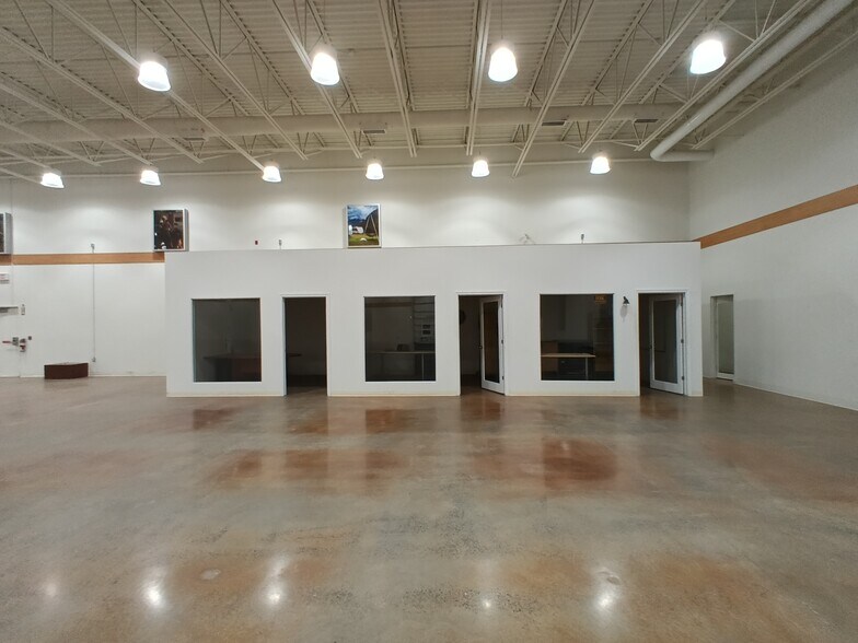 More Photos Of 2747 Chamberland St, Rockland Freestanding For Lease