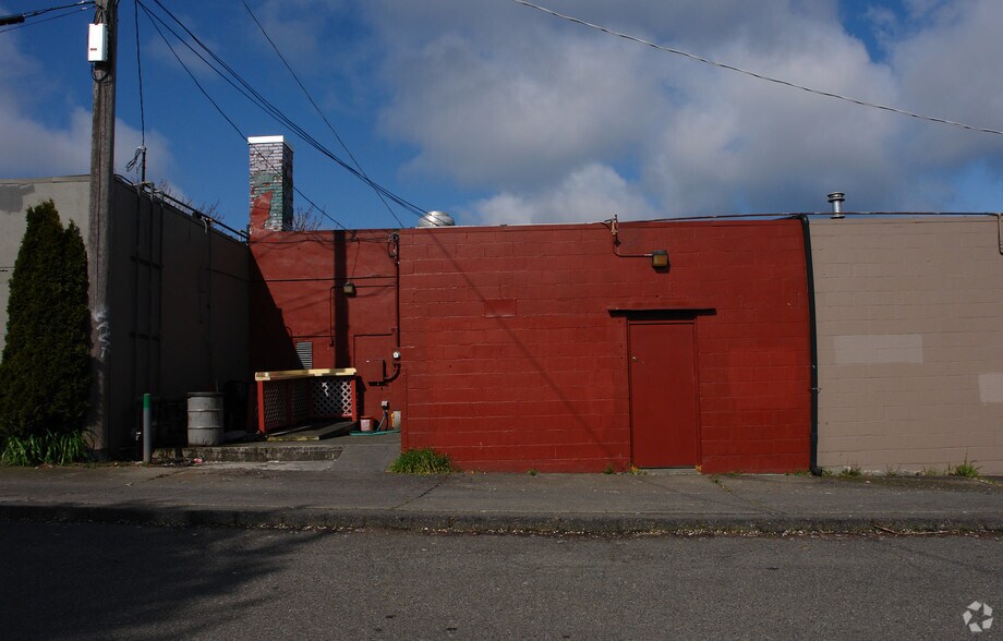 More Photos Of 8414 Greenwood Ave N, Seattle General Retail For Sale