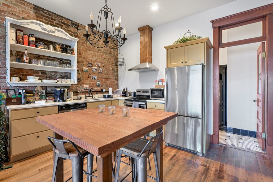 More Photos Of 412 Front St, Lynden Storefront Retail Residential For Sale