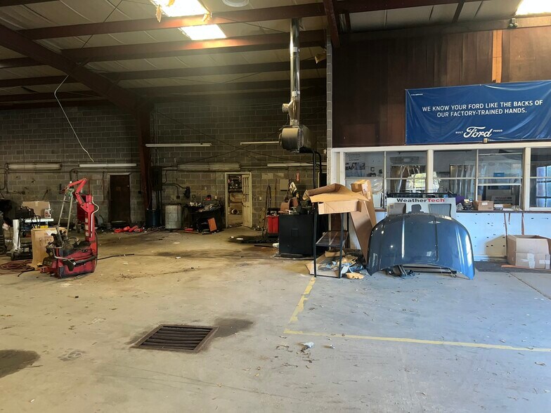 More Photos Of 757 North St, Ashburn Auto Dealership For Sale