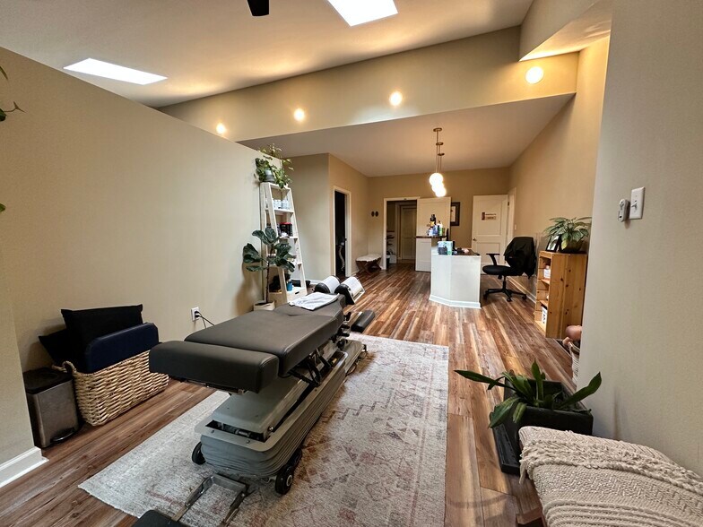 More Photos Of 2080 Prince Ave, Athens Medical For Lease