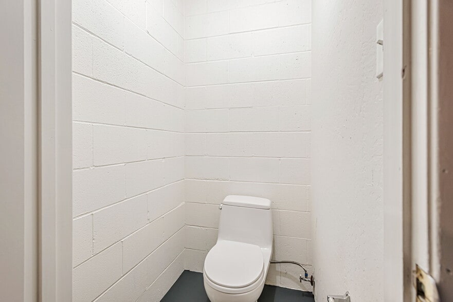 More Photos Of 2915 Keith St, San Francisco General Retail For Lease