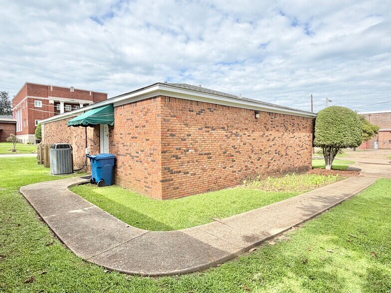 More Photos Of 105 N Hickory St, Aberdeen Flex For Sale