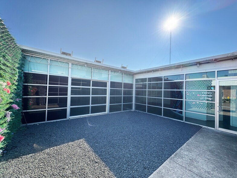 More Photos Of 1121 Delano St, Houston General Retail For Lease