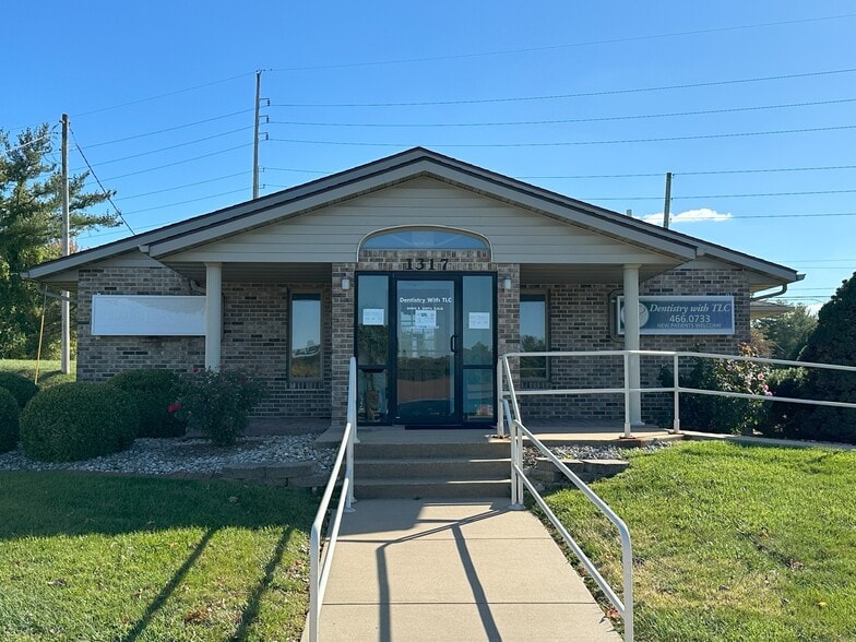 More Photos Of 1317 Dadrian Professional Park, Godfrey Medical For Sale