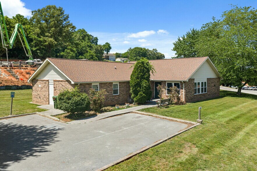 More Photos Of 401 McGhee St, Maryville Apartments For Sale