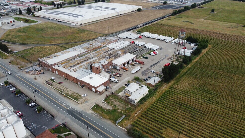 More Photos Of 1649 E Victor Rd, Lodi Distribution For Lease
