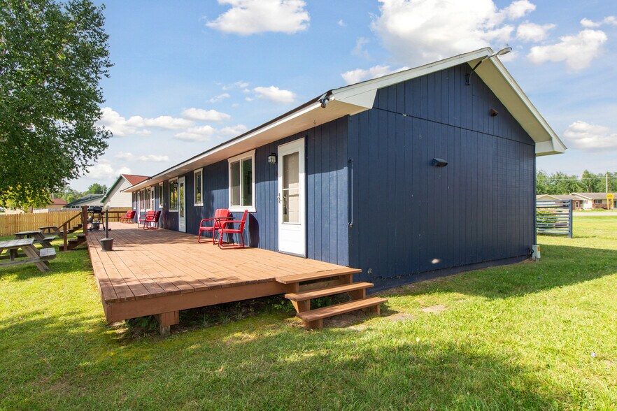 More Photos Of 4998 Main Ext, Long Lake Hospitality For Sale