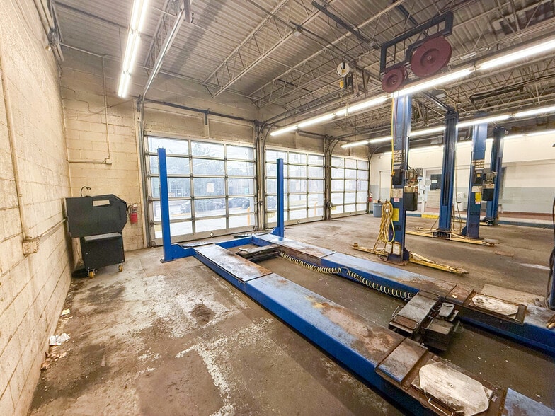 More Photos Of 901 Penn Ave, Pittsburgh Auto Repair For Sale