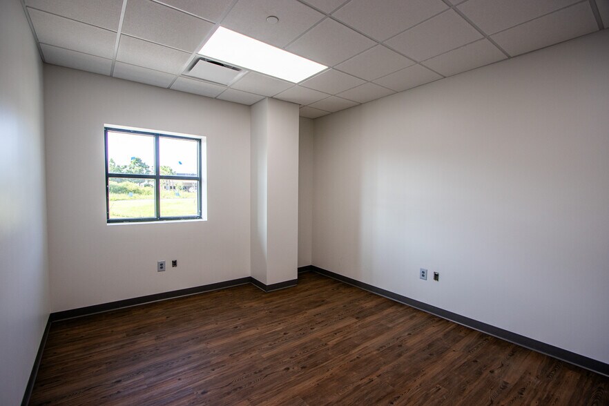 More Photos Of 181 Newland Rd, Columbia Warehouse For Lease
