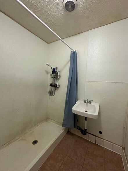 More Photos Of 2410 Armory Rd, Barstow Restaurant For Sale