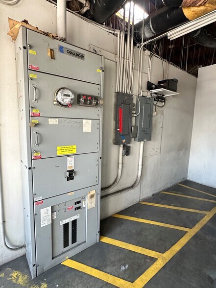 More Photos Of 4270-4310 S Maywood Ave, Vernon Warehouse For Lease