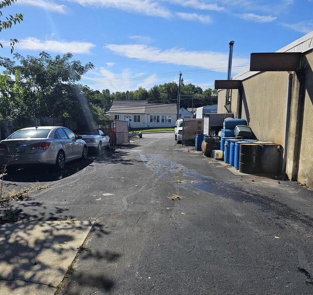 More Photos Of 7102 German Hill Rd, Baltimore Freestanding For Lease