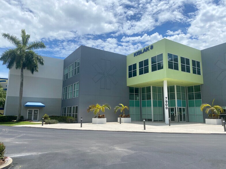 More Photos Of 7900 NW 154th St, Miami Lakes Office For Lease