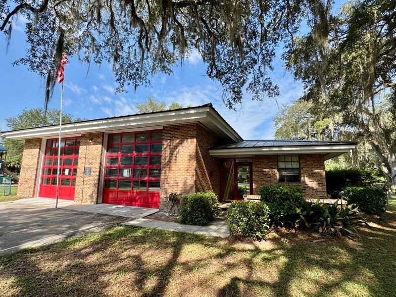 Primary Photo Of 704 NE 1st St, Micanopy Flex For Lease