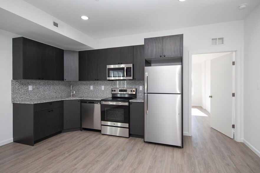More Photos Of 836 N Broad St, Philadelphia Apartments For Sale