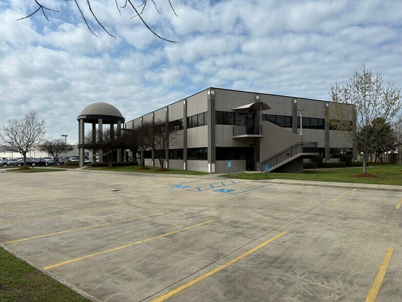 More Photos Of 4750 Sherwood Common Blvd, Baton Rouge Office For Lease