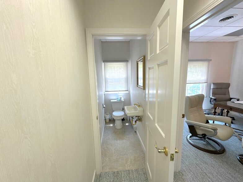 More Photos Of 230 Lafayette Rd, Portsmouth Office For Sale