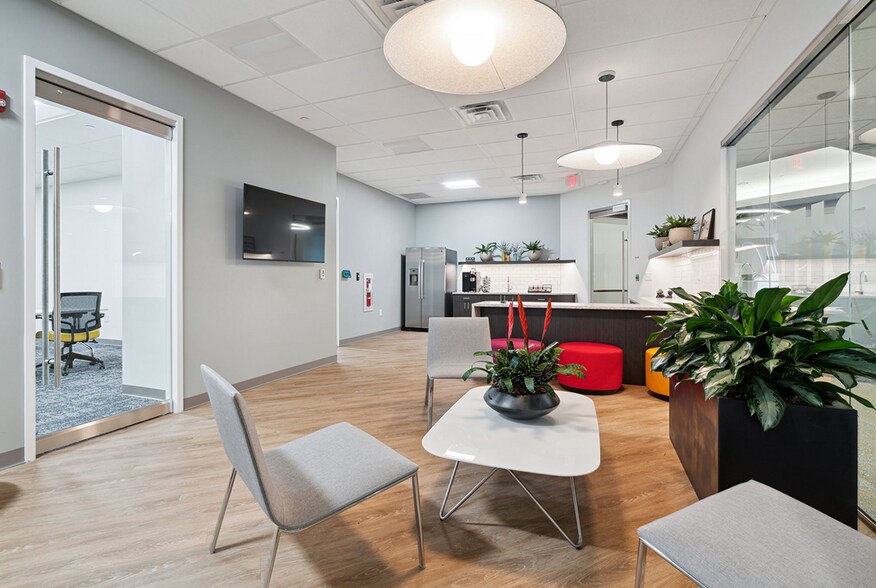 More Photos Of 1400 Liberty Ridge Dr, Wayne Office For Lease