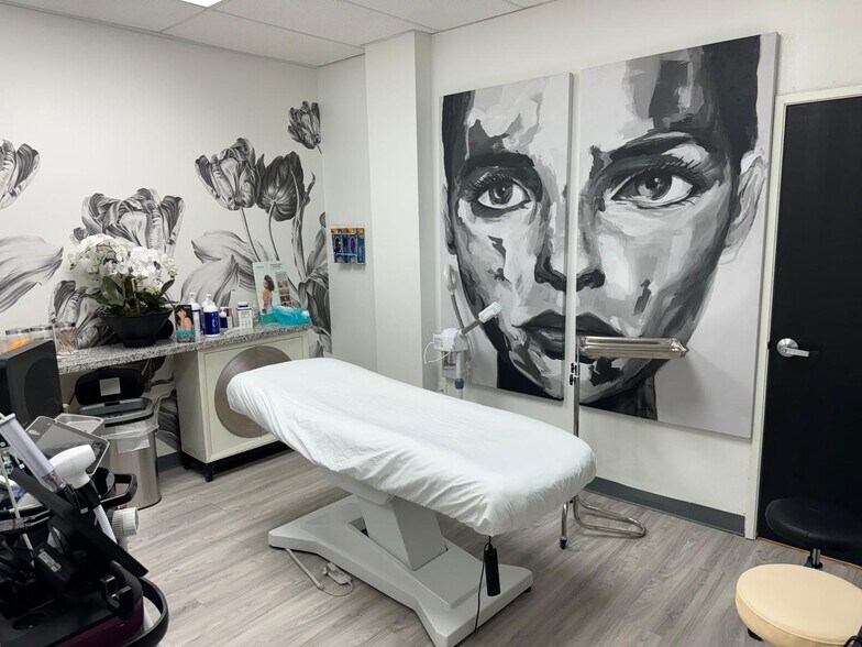 More Photos Of 6094 S Sandhill Rd, Las Vegas Hospital For Lease