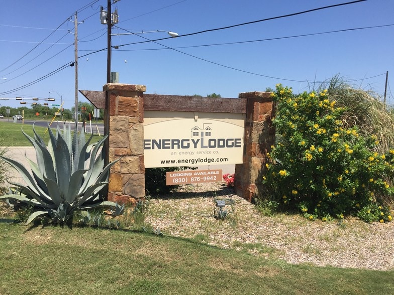 More Photos Of 2420 N 1st St, Carrizo Springs Apartments For Sale