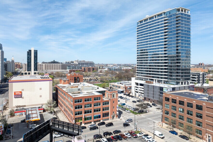 More Photos Of 820 N Orleans St, Chicago Office For Lease