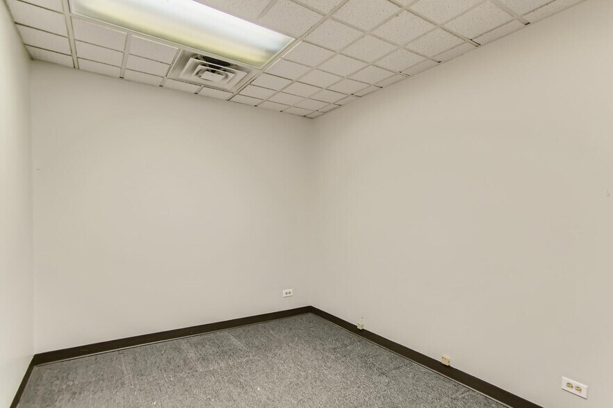 More Photos Of 415 E Golf Rd, Arlington Heights Office For Lease