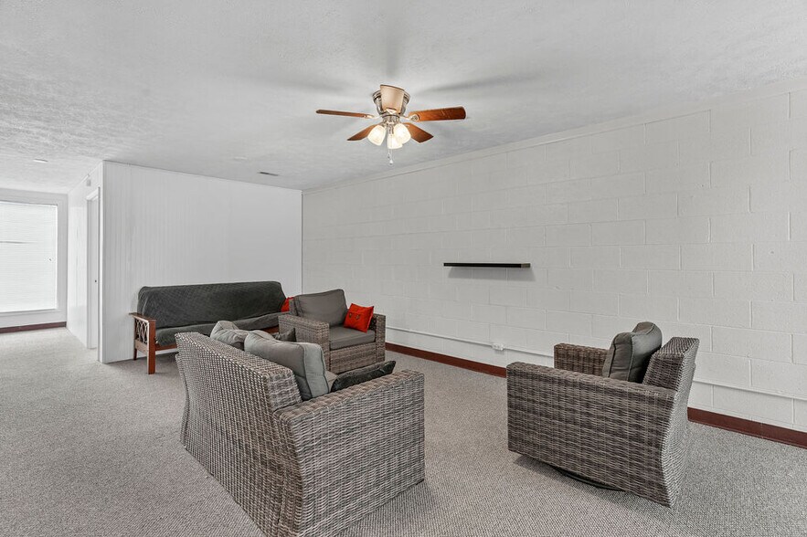 More Photos Of 973 W Main St, Abingdon Specialty For Sale