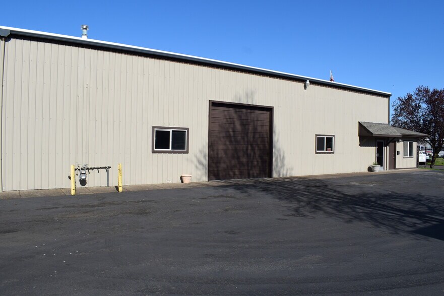 More Photos Of 4216 W 7th Ave, Eugene Warehouse For Lease