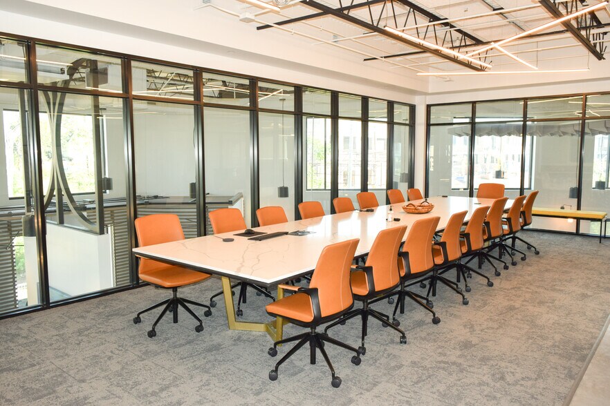 More Photos Of 600 N Shepherd Dr, Houston Office For Lease