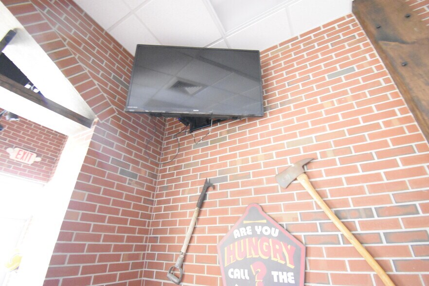More Photos Of 253 N Bypass 35, Alvin Storefront For Lease