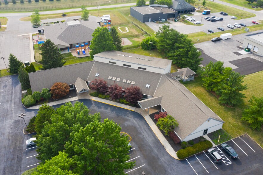 More Photos Of 400 Venture Dr, Lewis Center Office For Lease