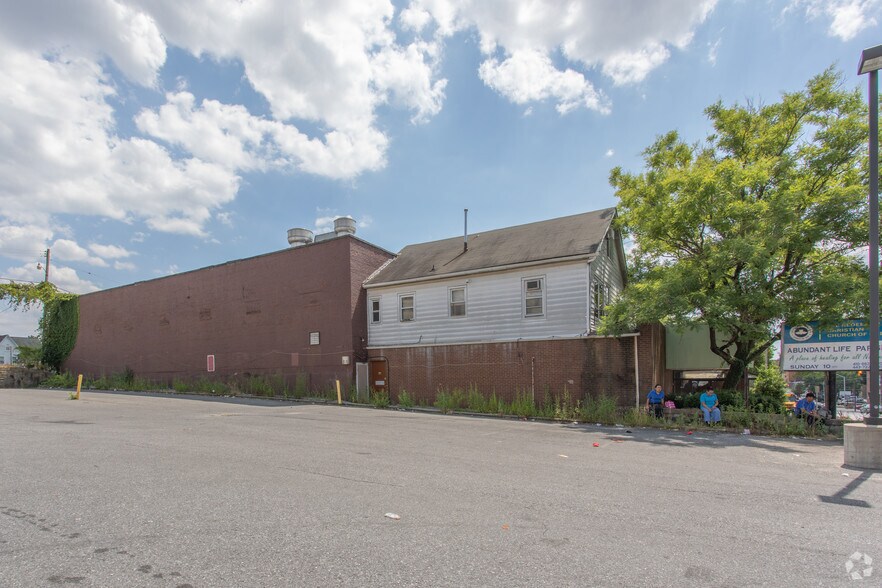 More Photos Of 6809 Belair Rd, Baltimore Coworking Space