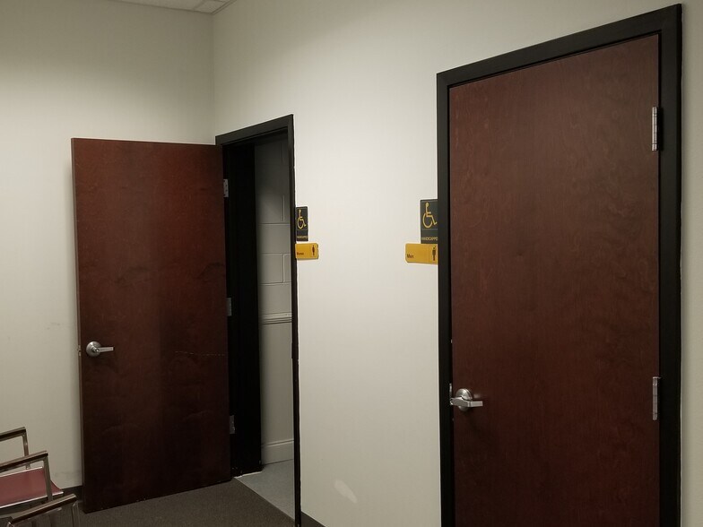 More Photos Of 124 E Miracle Strip Pky, Mary Esther Office For Lease