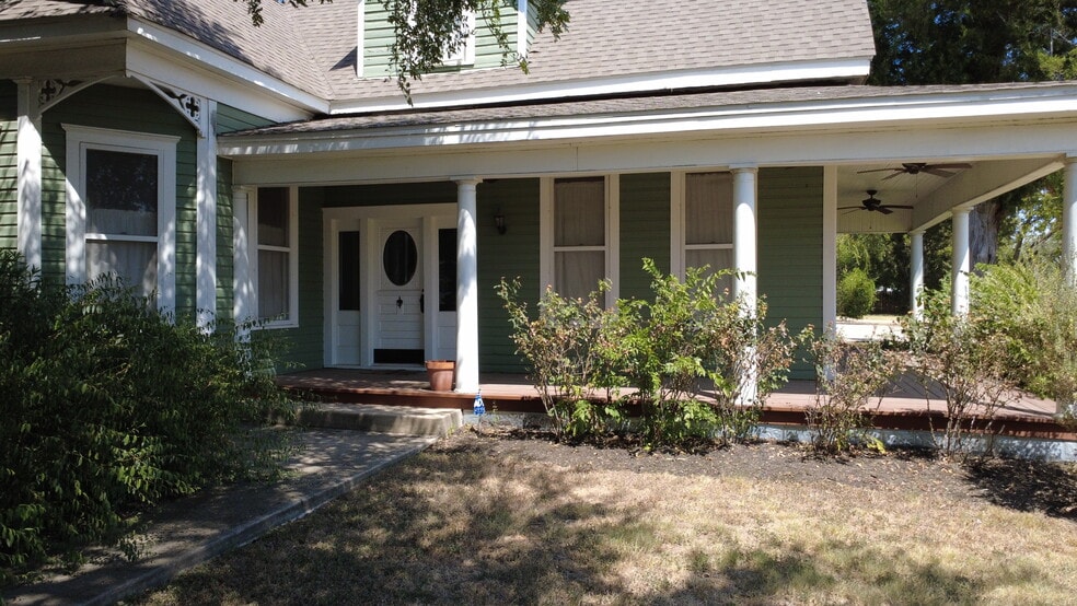 More Photos Of 206 Taylor St, Hutto Office For Lease