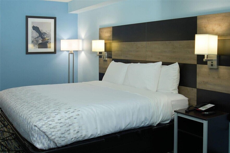 More Photos Of 2115 N Marine Blvd, Jacksonville Hotel For Sale
