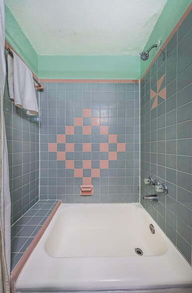 More Photos Of 12100 Gulf Blvd, Treasure Island Hotel For Sale