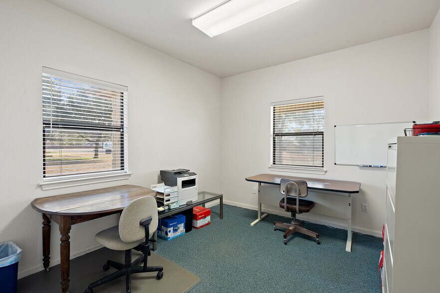 More Photos Of 409 Mallard Ln, Taylor Office Residential For Lease