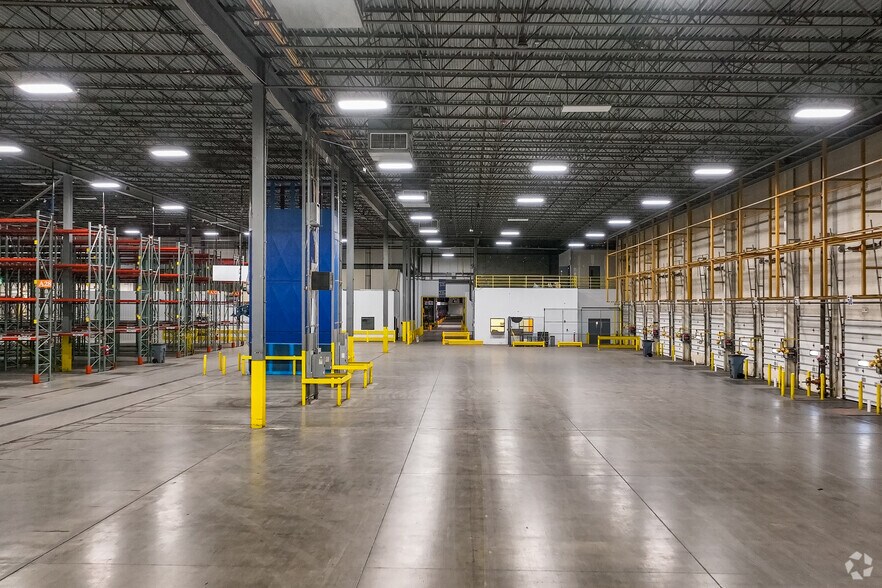 More Photos Of 4676 Erie Ave SW, Navarre Distribution For Lease