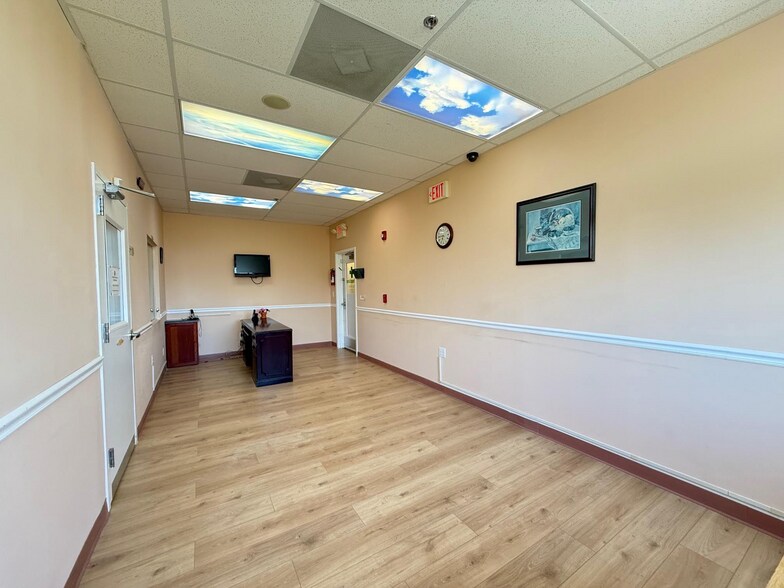 More Photos Of 1374 Whitehorse Hamilton Square Rd, Hamilton Office For Sale