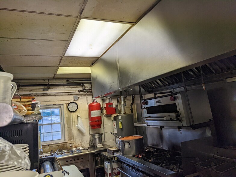 14 Turntable Jct, Flemington, NJ 08822 Retail For Lease