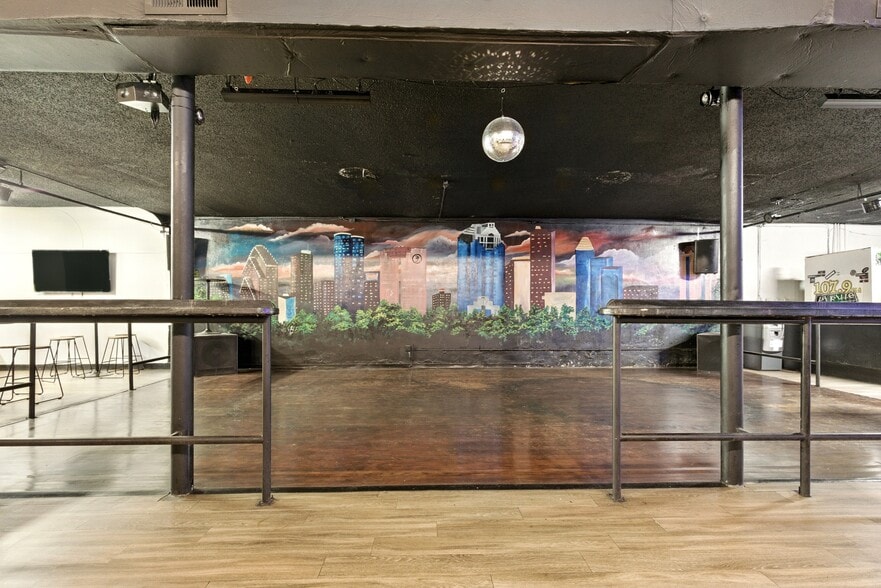 More Photos Of 8604 Jensen Dr, Houston Bar For Sale