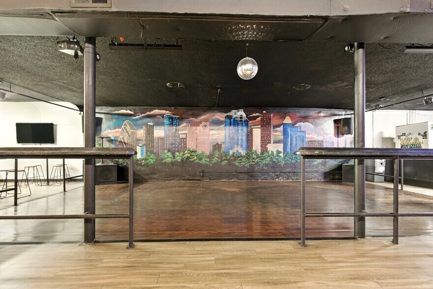 More Photos Of 8604 Jensen Dr, Houston Bar For Sale