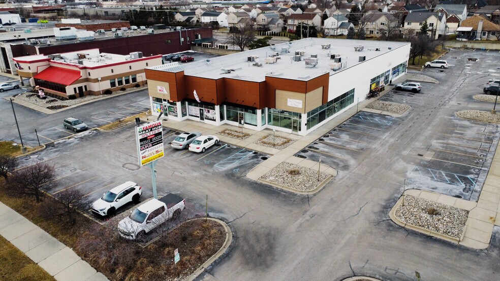 More Photos Of 154-186 W Maple Rd, Troy Unknown For Lease