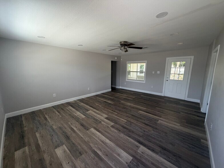 More Photos Of 2175 N McMullen Booth Rd, Clearwater Specialty For Lease