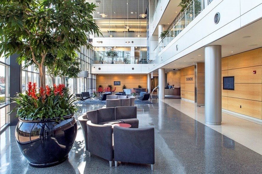 More Photos Of 13640-13690 Riverport Dr, Maryland Heights Office For Lease