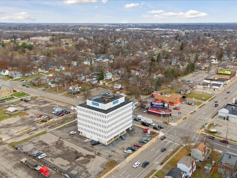 More Photos Of 1100 W Saginaw St, Lansing Medical For Sale